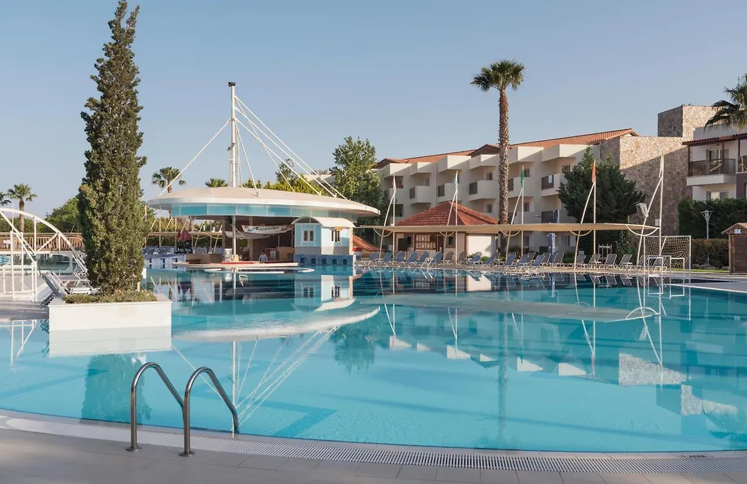 Aqua Fantasy Aquapark Hotel & Spa-1