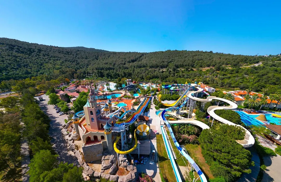 Aqua Fantasy Aquapark Hotel & Spa-1