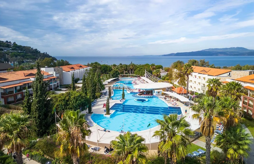 Aqua Fantasy Aquapark Hotel & Spa-1